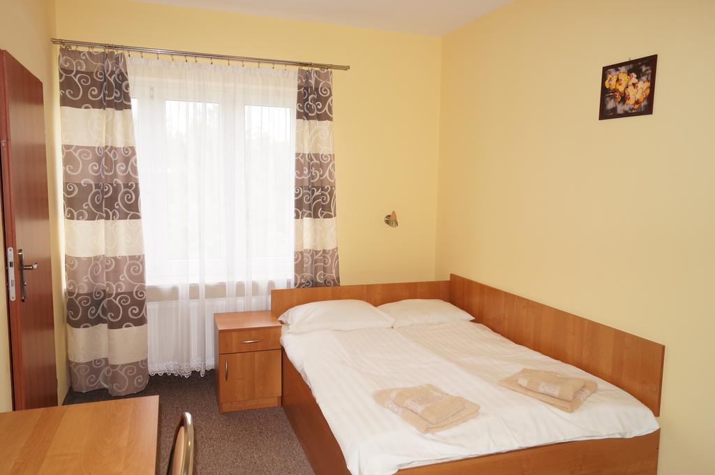 Hotel-Restauracja-Bar Rudka Ostrowiec Swietokrzyski Ngoại thất bức ảnh